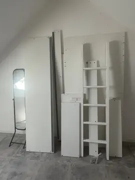lit surélevé en bois blanc