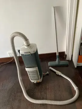Aspirateur vintage ELECTROLUX