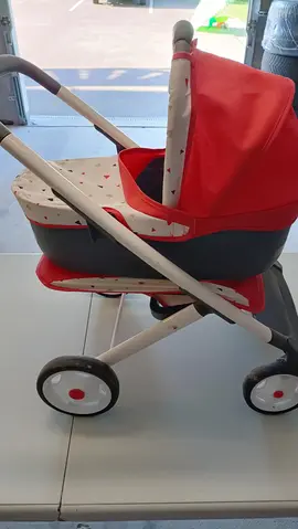 pousette poupée