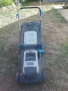 tondeuse à gazon électrique 35 cm 96 db mac allister acheté chez castorama pour pièces car mot