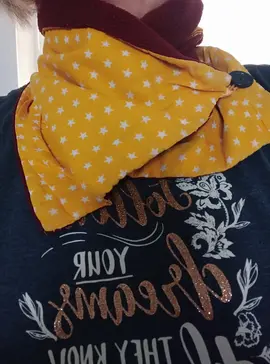 écharpe nouée