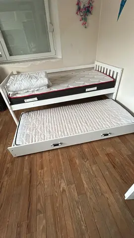 Lit et lit coffre enfant avec matelas et couette
