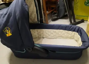 donne nacelle bébé
