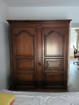 ARMOIRE EN MERISIER MASSIF fabriqué par un artisan a venir récupérer sur UZES (pas d'envoi)