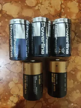 piles LR20. (Powerline et Duracell)