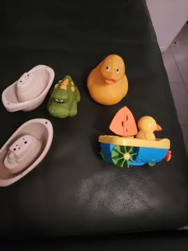 petits jouets pour le bain.
