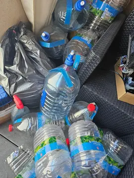 donne bidons vide 5 L et 8 L