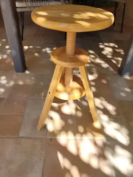 tabouret en bois à vis