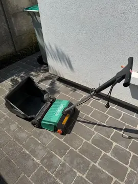 Démousseuse électrique
