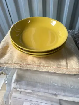 3 assiettes creuses coloris jaune neuves