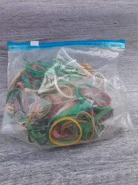 Lot élastiques.