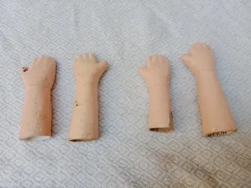 4 mains en papier mâché anciennes
