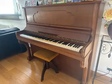 Don beau piano droit ancien de marque H.Bord