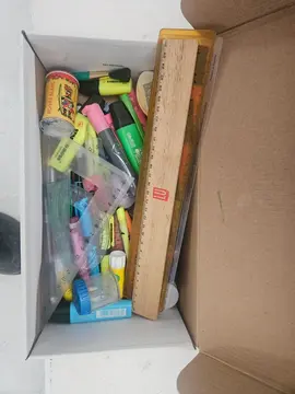 Fournitures scolaires diverses