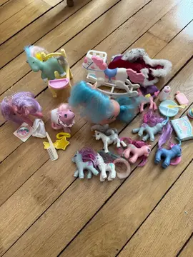 ensemble de petits poneys vintage