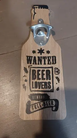 Décapsuleur mural bière