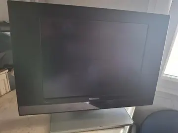 télévision Thomson elle fonctionne tres bien mais pas de chargeur