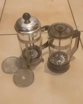 Lot 2 cafetières à piston Très bon etat