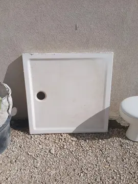 bac à douche et lavabo