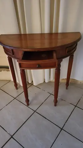 console demi-lune