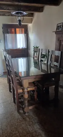 table en bois vitrée avec 6 chaises