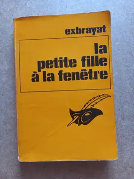 livre poche. La petite fille...