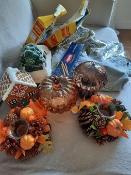 donne décoration Noël et automne plus purée et pâte