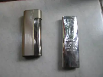 2 Briquets à gaz