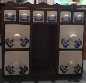 petite étagère à épices