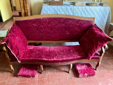 Canapé ancien à donner en l'état: L: 1,75m/ Hauteur: 98cm/ Profondeur: 60cm