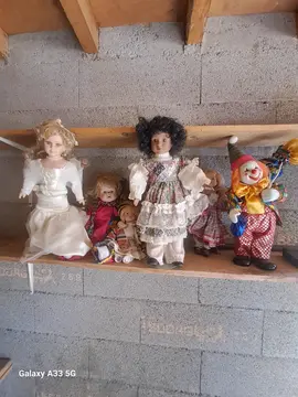 poupées porcelaines et clown musical