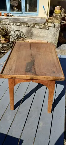 Petite table en bois 40× 50 / hauteur 40 cm a réparer
