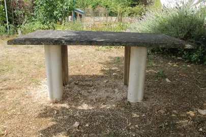 TABLE POUR EXTERIEUR
