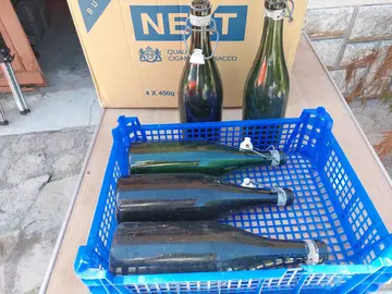 bouteilles anciennes avec capsule en ceramique