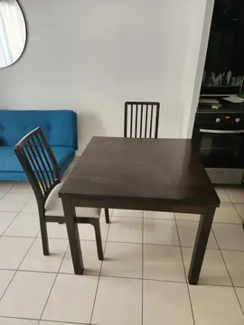 Table extensible et 2 chaises