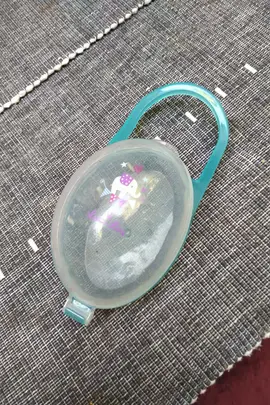 Boîte à tétine