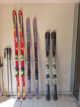 3 paires de skis alpins