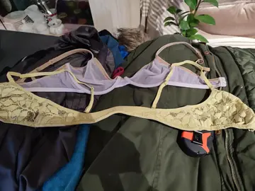 2 petits soutien gorge 70c