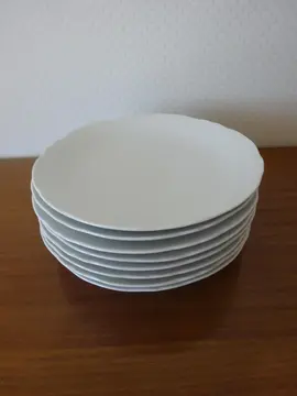 8 assiettes à dessert
