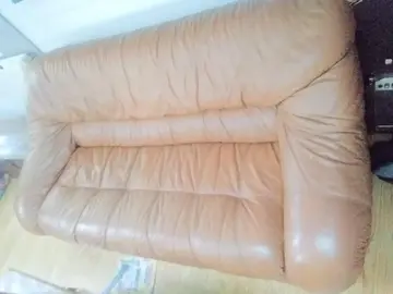 Canapé et deux fauteuils cuir