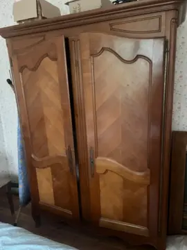 3 armoires et 1 pendule