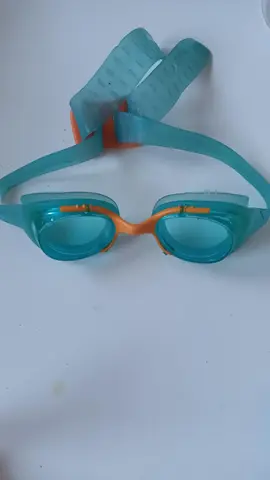 Lunettes de natation A FINIR