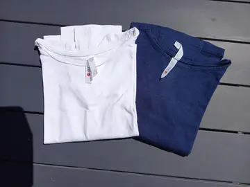 2 tee-shirts