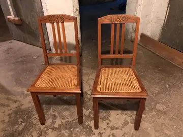 chaises cannées en bous