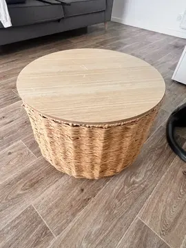 Table d’appoint avec coffre