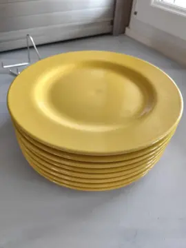 assiettes faïence jaune