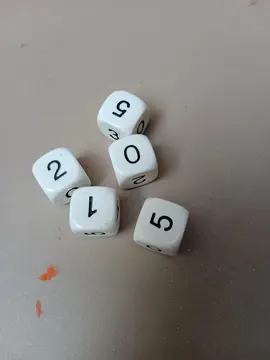 5 dés numéros 0 à 5
