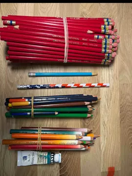 Lot de crayons , un taille crayon, tube de gouache