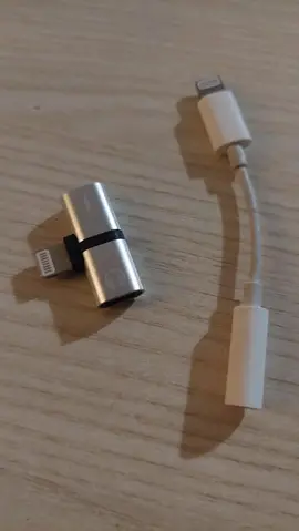 2 adaptateurs IPhone vers USB C et vers jack