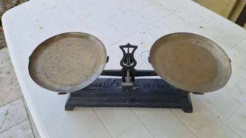 Balance type Roberval